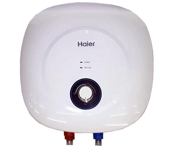 Накопительный электрический водонагреватель Haier ES10V-MQ1 над раковиной